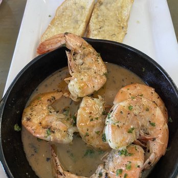 Sal's Ballyhoo's - Peel and eat Cajun shrimp - Seafood Near Me - Key Largo, Florida