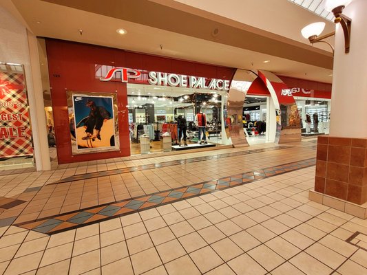guess store lakewood mall