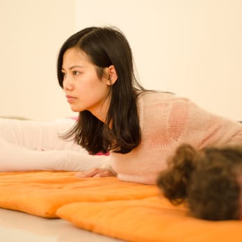 Yoga et méditation Paris - Bhujangasana - la posture du cobra. - Yoga Near Me - Paris, 75 Yoga et méditation Paris - Bhujangasana - la posture du cobra. - Yoga Near Me - Paris, 75