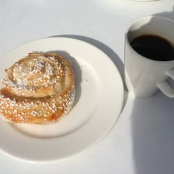 Torgbrinkens Café - Torgbrinkens klassiker om jag förstått det rätt. Smörbulle och kaffe.