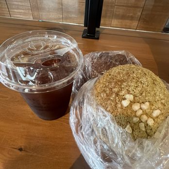 Bread, Espresso & - Coffee and pan - Cafes Near Me - Redondo Beach, California