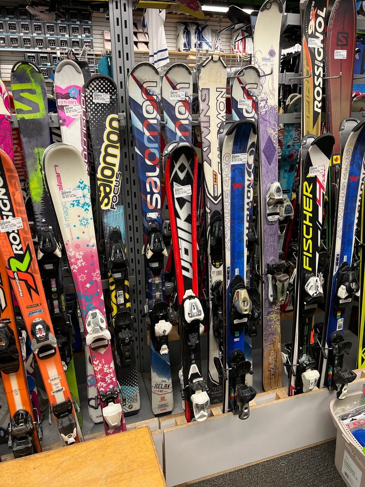 PLAY IT AGAIN SPORTS Updated October 2024 773 The Queensway