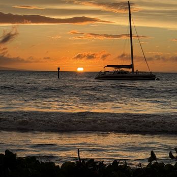 Aloha Mixed Plate - Sunset - Hawaiian Near Me - Lahaina, Hawaii
