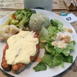 Dagosto - Salmão com arroz de brócolis, legumes e salada caesar (os acompanhamentos podem ser alterados) tem um preço super justo