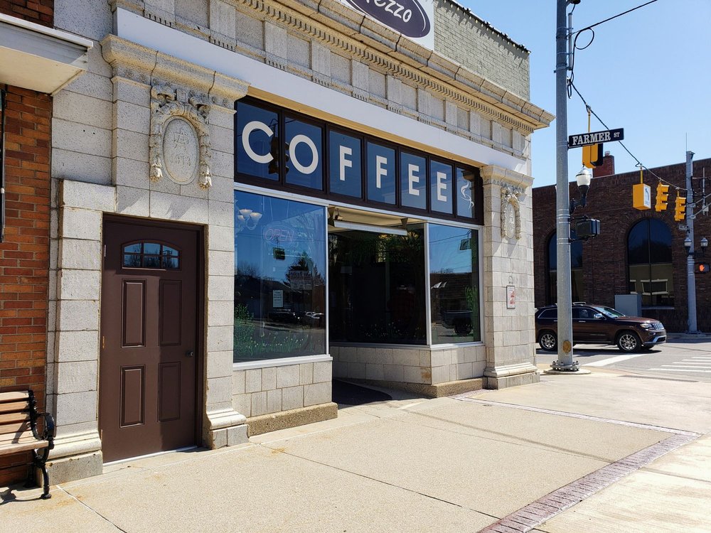 Mezzo Coffee House Logo