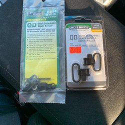 Al's Gun & Reel Shop - Only 1 price tag but charged me $30 for the pair! Then reading the item on the left was SUPPOSED to come with swivels.