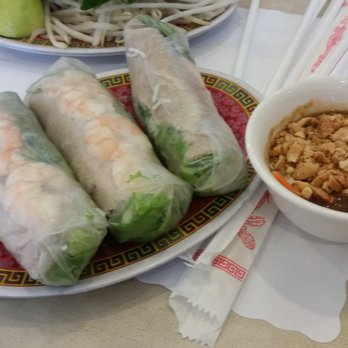 Pho Vie - Summer roll with peanut sauce - Vietnamese Near Me - Westminster, California Pho Vie - Summer roll with peanut sauce - Vietnamese Near Me - Westminster, California