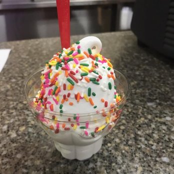 Dairy Queen Grill & Chill - Vanilla sundae with sprinkles - Fast Food Near Me - Apopka, Florida
