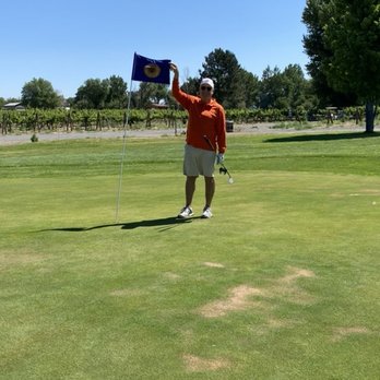 Y Knot Winery - Chipping in for a Birdie on #3!!! - Wineries Near Me - Glenns Ferry, Idaho