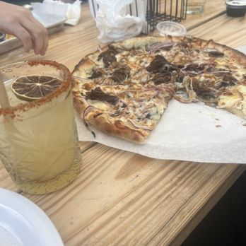 Tarantula Hill Brewing - Margarita and short rib pizza - Breweries Near Me - Thousand Oaks, California Tarantula Hill Brewing - Margarita and short rib pizza - Breweries Near Me - Thousand Oaks, California
