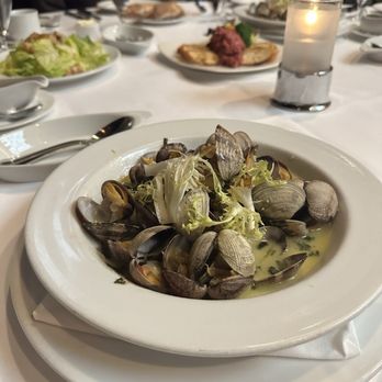 Harris' Restaurant - Clams - Steakhouses Near Me - San Francisco, California