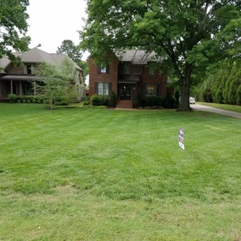 615 Lawn Care - the front of the house - Landscaping Near Me - Burns, Tennessee 615 Lawn Care - the front of the house - Landscaping Near Me - Burns, Tennessee