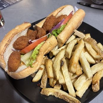 Birdie’s Links & Drinks - Shrimp Po'boy - Mini Golf Near Me - Middletown, Delaware