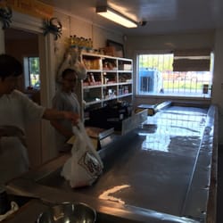 Truong Nguyen Gulf Fresh Seafood - Helpful family staff, line moves fast.
