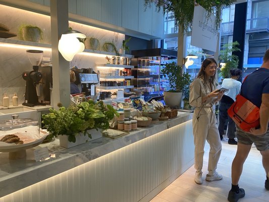 THE WELL Kitchen & Table by null