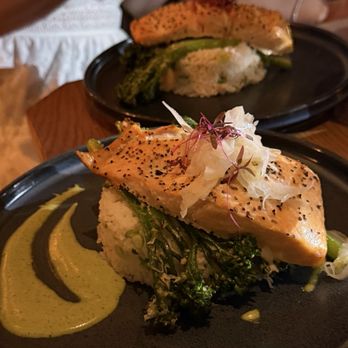 Earls Kitchen + Bar - Over Roasted Atlantic Salmon - Cocktail Bars Near Me - Honolulu, Hawaii