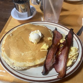 Ole's Waffle Shop - Diners Near Me - Alameda, California