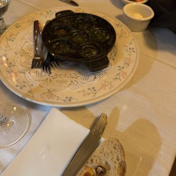 Le Petit Restaurant - Escargot - French Near Me - Sherman Oaks, California Le Petit Restaurant - Escargot - French Near Me - Sherman Oaks, California