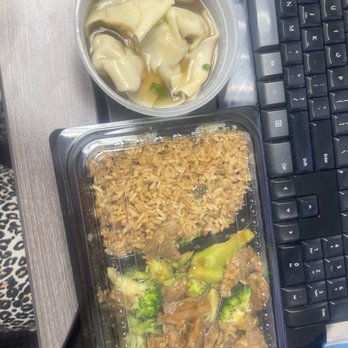 Golden China - Broccoli/Beef with fried rice and wonton soup (Lunch takeout) - Chinese Near Me - Spring, Texas