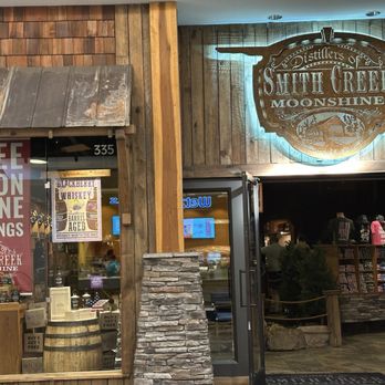 Smith Creek Moonshine - Middle of a mall you say? Yes sir. - Distilleries Near Me - Nashville, Tennessee Smith Creek Moonshine - Middle of a mall you say? Yes sir. - Distilleries Near Me - Nashville, Tennessee
