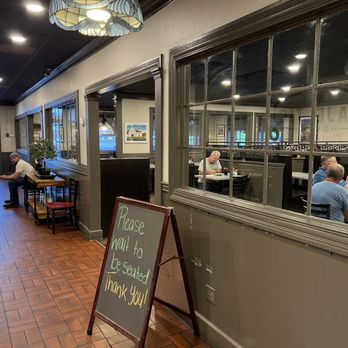 Majestic House Restaurant - diners sitting at tables - Steakhouses Near Me - Princeton, Kentucky