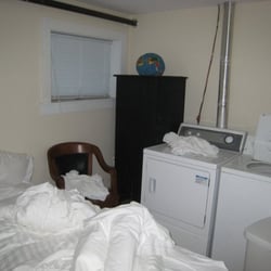 Slide Brook Lodge and Tavern - Washer/dryer/bed in our private apt
