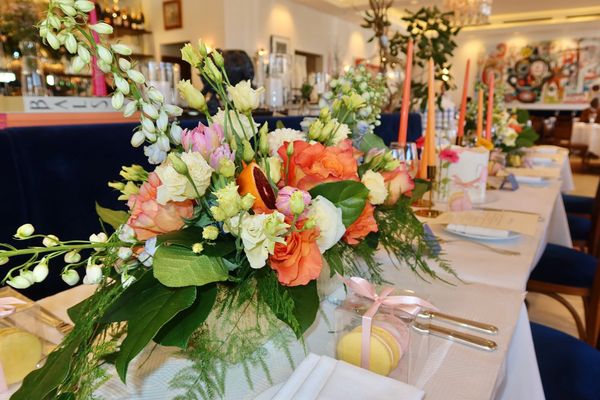 Bee & Pollen by null