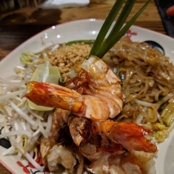 Klom Klorm - Shrimp pad thai - Thai Near Me - Brooklyn, New York Klom Klorm - Shrimp pad thai - Thai Near Me - Brooklyn, New York