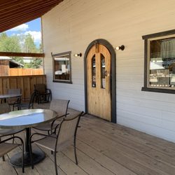 Leon's Cafe - Patio