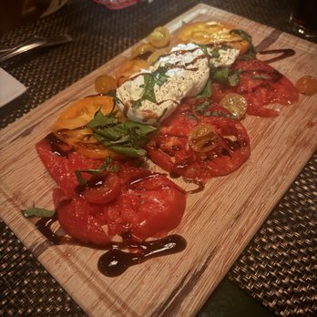 Kipling’s Tavern - Heirloom caprese - American Near Me - Brattleboro, Vermont Kipling’s Tavern - Heirloom caprese - American Near Me - Brattleboro, Vermont