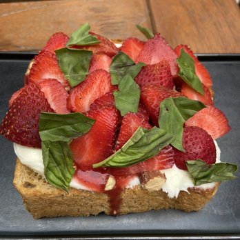 ALBA Bar & Café - Strawberry Toast - New American Near Me - Napa, California ALBA Bar & Café - Strawberry Toast - New American Near Me - Napa, California