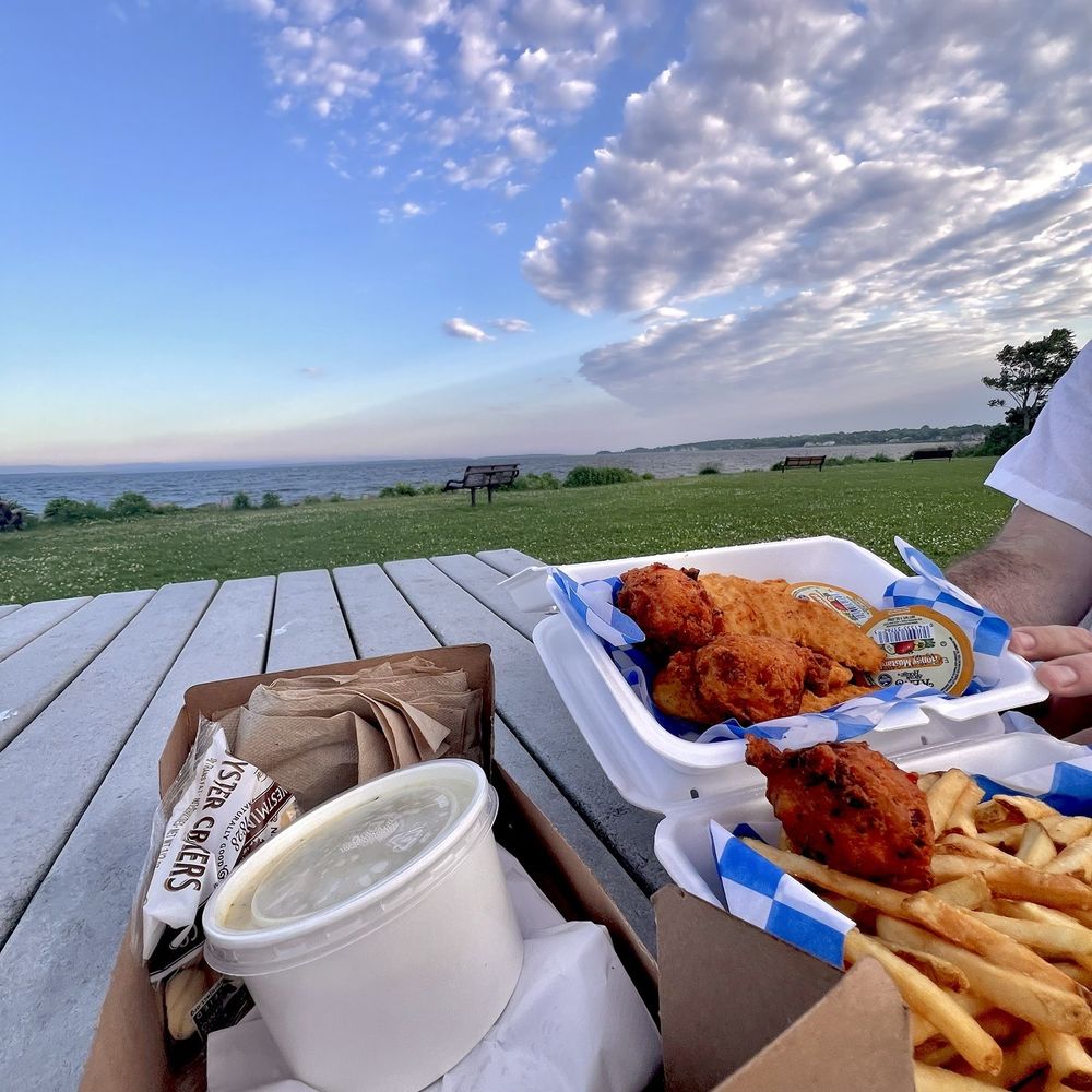 Tommy's Clam Shack - Conimicut Point Park (about 10min away from Tommy's Clam Shack) - Seafood Near Me - Warwick, Rhode Island Tommy's Clam Shack - Conimicut Point Park (about 10min away from Tommy's Clam Shack) - Seafood Near Me - Warwick, Rhode Island