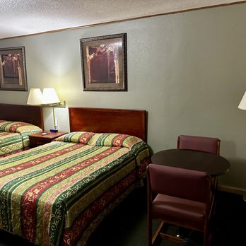 Budget Host Inn - Beds and sitting area - Hotels Near Me - Emporia, Kansas Budget Host Inn - Beds and sitting area - Hotels Near Me - Emporia, Kansas