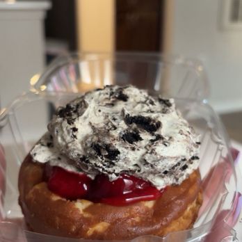 Pie Bar - Cheesecake with Oreo mousse - Desserts Near Me - Austin, Texas