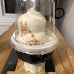Dairy Queen Grill & Chill - Hot fudge Sundae