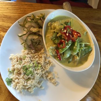 Robins Restaurant - Chicken green curry - New American Near Me - Cambria, California Robins Restaurant - Chicken green curry - New American Near Me - Cambria, California
