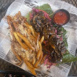 Jerk Mushroom Lettuce Wrap (v), truffle fries
