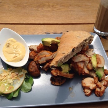 Coffee Corazon - Gegrilde kip met avocado - Coffee & Tea Near Me - Amersfoort, Utah Coffee Corazon - Gegrilde kip met avocado - Coffee & Tea Near Me - Amersfoort, Utah