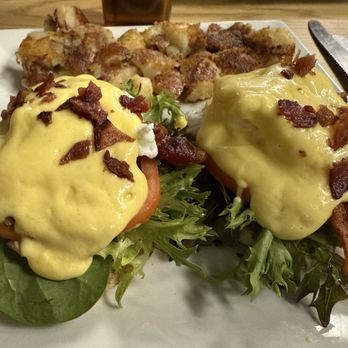 Turtle Cafe - BLT Eggs Benedict. - New American Near Me - Westbrook, Connecticut