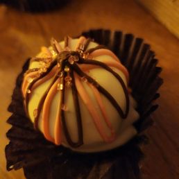 Love the decadent look to the Showgirls truffle! Love the decadent look to the Showgirls truffle!