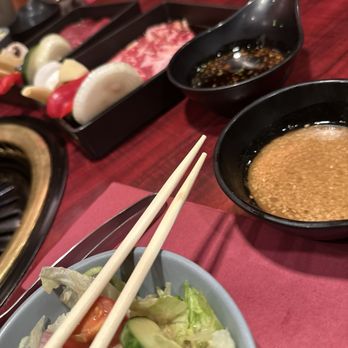 Ping's Sakura - Salad, sesame and garlic sauce. - Japanese Near Me - Stockholm, Alberta