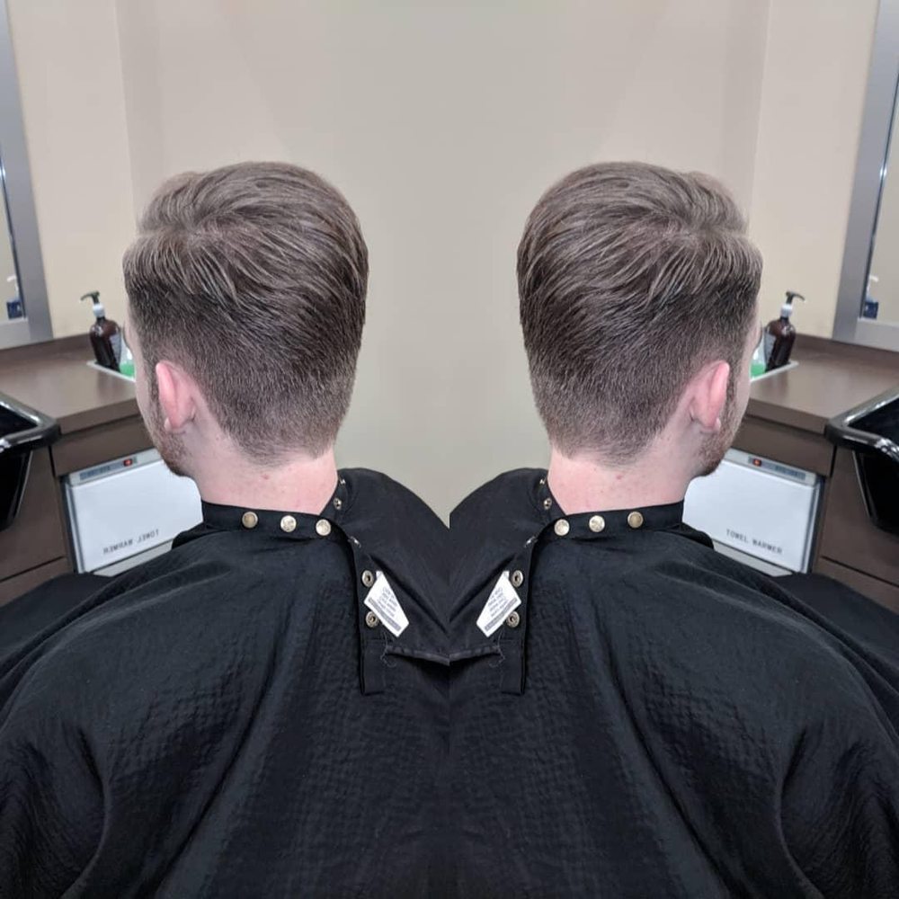 Leslie’s Barber Lounge Logo