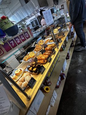 Leftie Lee‘s by null