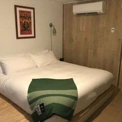 Dogfish Inn - Such a comfortable bed!