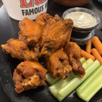 Duff's Famous Wings - Medium wings - American Near Me - Amherst, New York Duff's Famous Wings - Medium wings - American Near Me - Amherst, New York