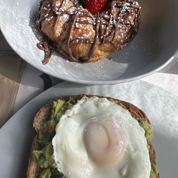 Bulegreen Cafe Yard - Avocado Toast , Chocolate Croissant - Cafes Near Me - Oakland Park, Florida Bulegreen Cafe Yard - Avocado Toast , Chocolate Croissant - Cafes Near Me - Oakland Park, Florida