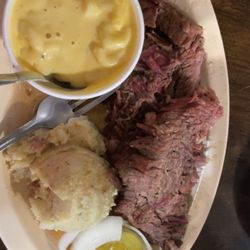 Tuckers Barbeque - Brisket Mac n cheese and potato salad