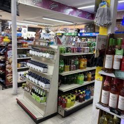 Carson Pioneer Liquor Market - Inside