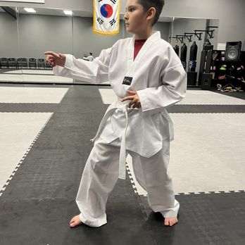 Tom Vo's Taekwondo - Huntington Beach dojo in the background - Taekwondo Near Me - Westminster, California Tom Vo's Taekwondo - Huntington Beach dojo in the background - Taekwondo Near Me - Westminster, California