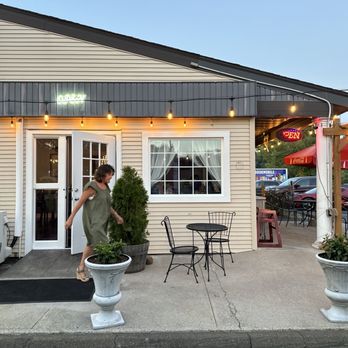Arturo’s Restaurant - Front - Breakfast & Brunch Near Me - Branford, Connecticut